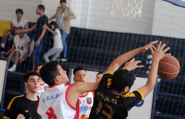 Futsal e basquete agitam mais uma rodada do Intercolegial 